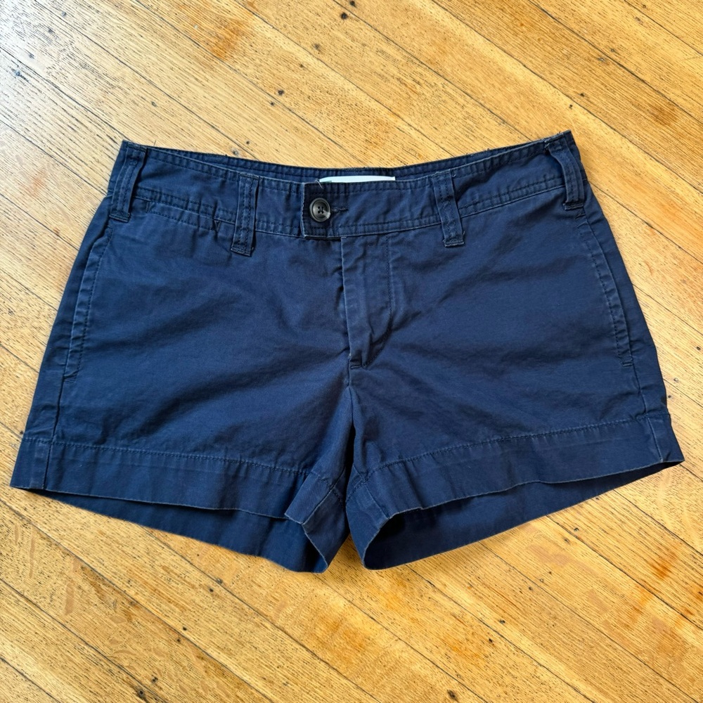 GAP 100% Cotton, Favorite Khaki Short, Dark Blue, size 6, mid rise & length ✨